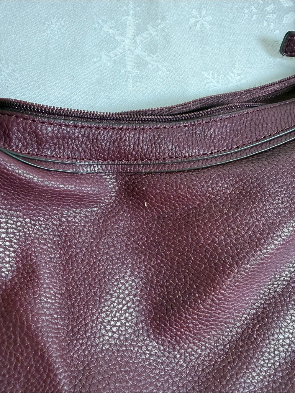 Liz Claiborne Burgundy Hobo Shoulder Bag Gold Hardware Charm Y2K Slouchy Purse - Picture 8 of 11